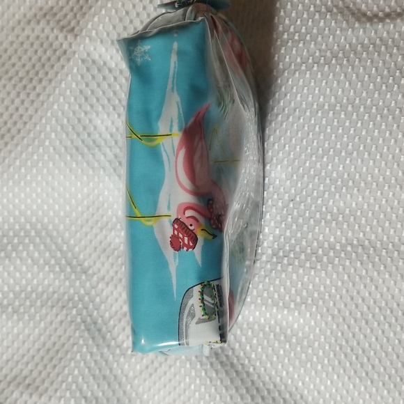 NICK & NORA FLAMINGO HOLIDAY COSMETIC CASE - Picture 8 of 8